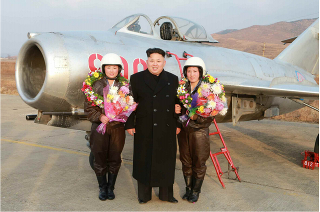 金正恩指导朝空军女歼击机飞行员训练(图)