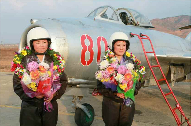 金正恩指導朝空軍女殲擊機飛行員訓練(圖)