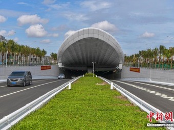 海南省初の川を渡る都市道路水底トンネルが開通
