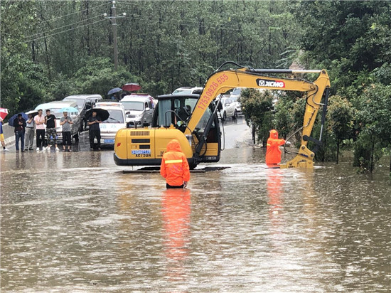 【B】平頂山市魯山縣：全力搶修 確保道路安全暢通