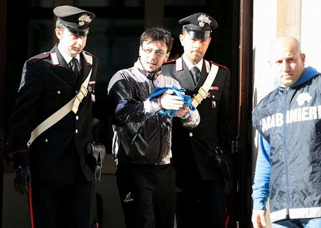 意大利警方在“冰箱地道”中抓获黑手党教父之子