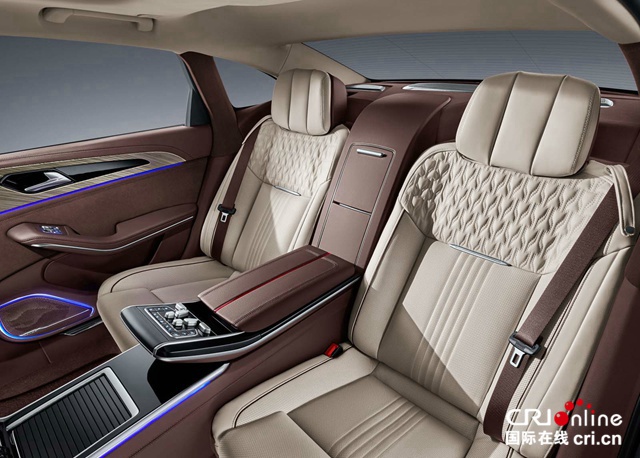 汽车频道【独家+焦点轮播图】售价30.98万-53.98万元 看红旗H9冲破价格天花板