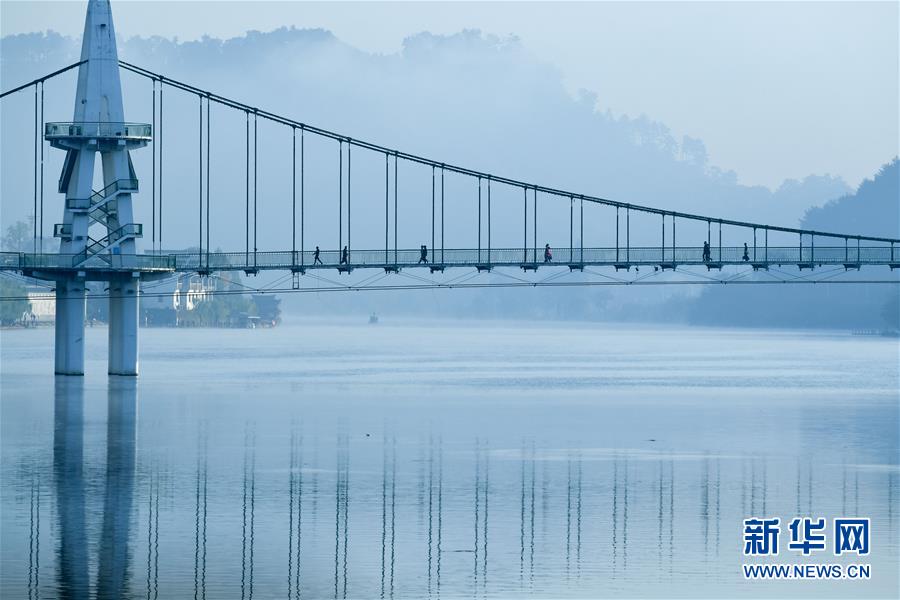 安徽黄山：新安江晨景