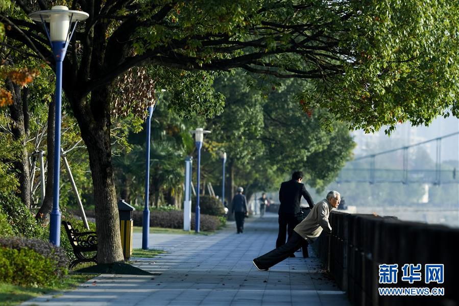 安徽黄山：新安江晨景
