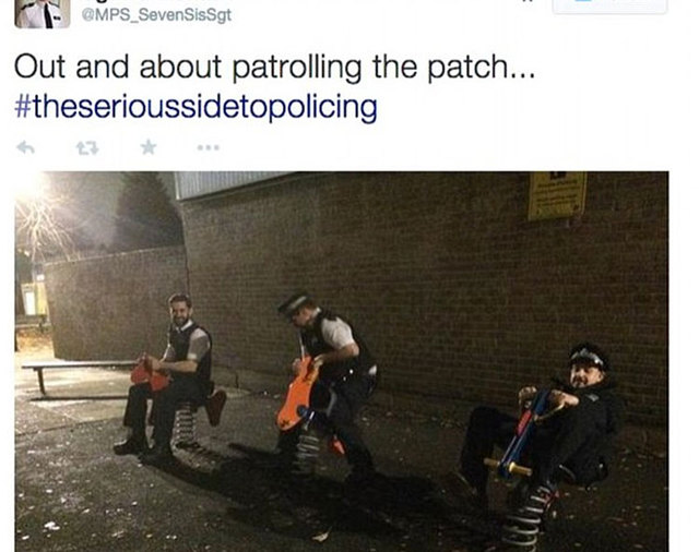 倫敦警察“有點閒”：巡邏時間玩木馬集體被開除