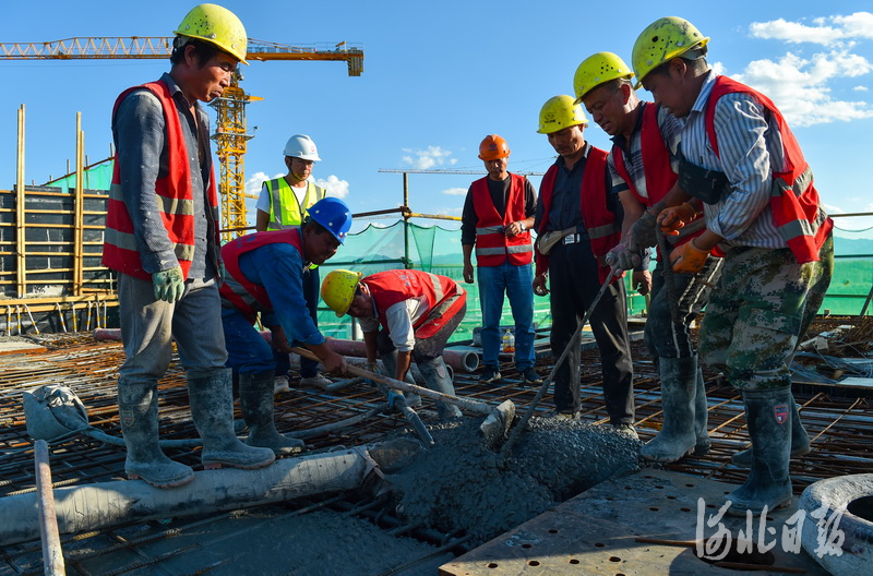 河北张家口：奥体中心游泳馆封顶