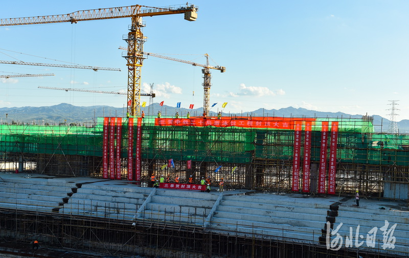 河北张家口：奥体中心游泳馆封顶