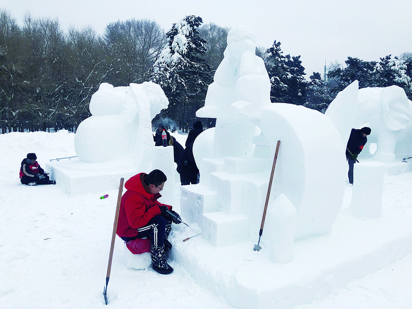15個新雪雕“落戶”長春南湖公園