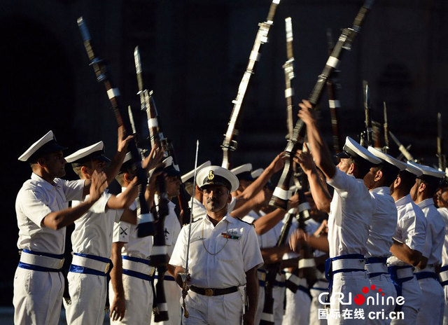 印度海军节将至 士兵进行阅兵彩排