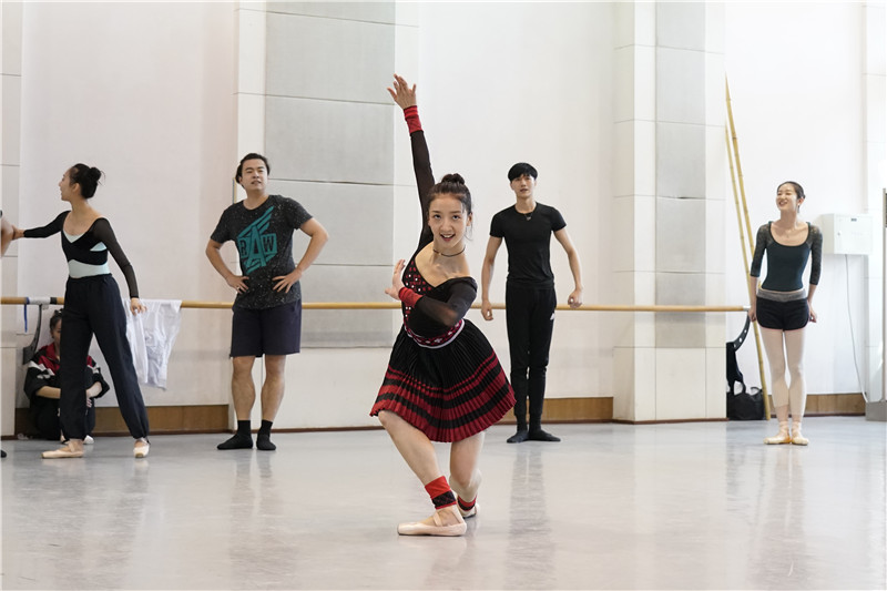 中芭大型原创芭蕾舞剧《花一样开放》即将全球首演
