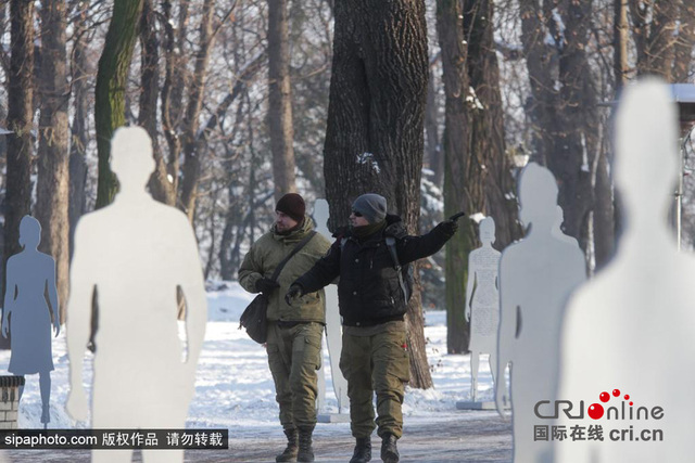 烏克蘭街頭豎起人形藝術板 反對人口販賣行為 烏克蘭街頭豎起人形藝術板 反對人口販賣行為