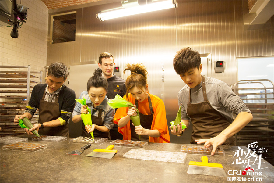 图片默认标题_fororder_《恋爱先生》剧组巧克力工厂拍摄中