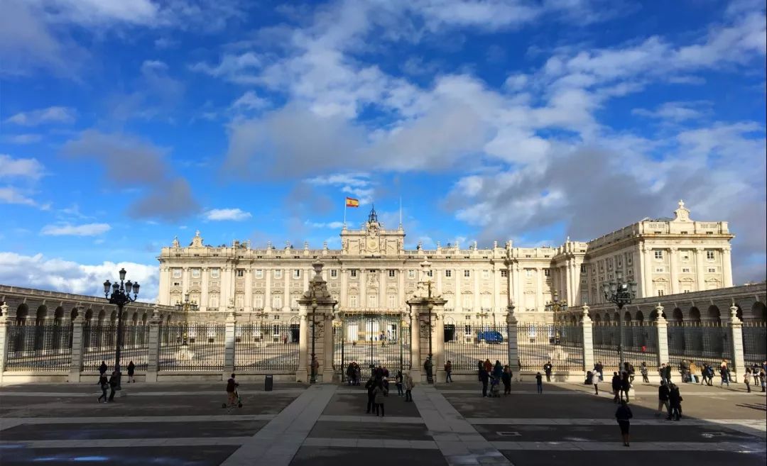 习主席的马德里时间 | 45年，开启新征程