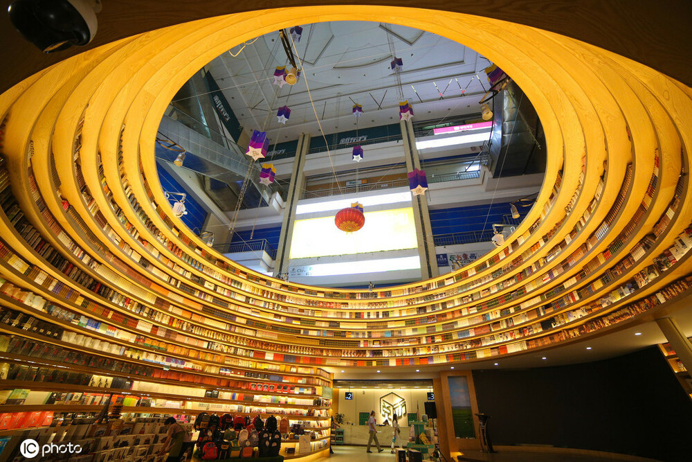 360度ぐるりと書棚！驚きの内装で人気の書店　フフホト_fororder_FOREIGN202008251600000034758197394