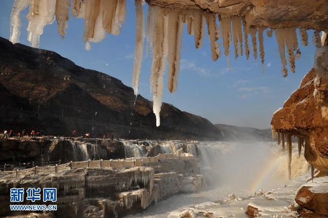 黄河壶口瀑布现流凌冰挂景观