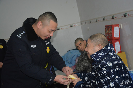 【法制安全】重慶渝中警方深入開展“3·5”學雷鋒志願活動