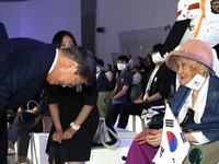 韩国举行光复节75周年纪念仪式 总统文在寅称韩国已做好随时与日本对话的准备