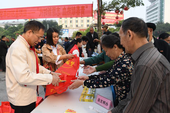 百色田陽:21家單位開展學雷鋒志願服務活動 百色田陽:21家單位開展學雷鋒志願服務活動