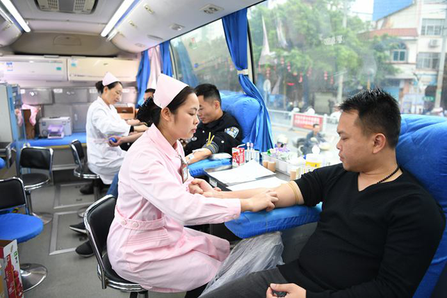 百色田陽:21家單位開展學雷鋒志願服務活動 百色田陽:21家單位開展學雷鋒志願服務活動