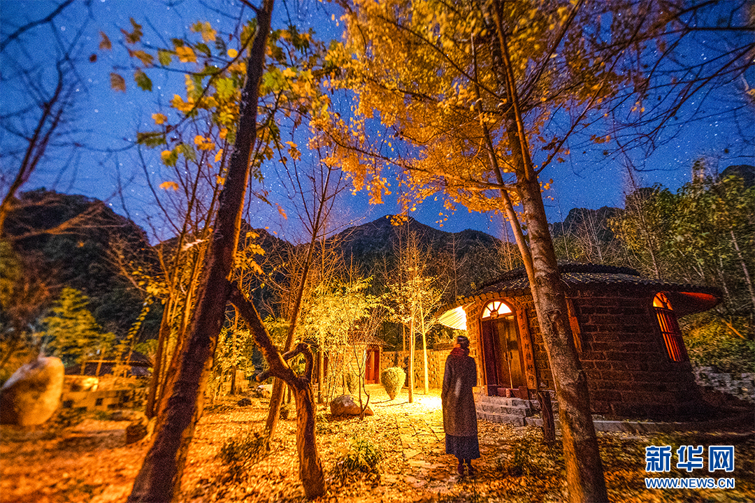 航拍神农架绚丽秋景 大地如同调色盘