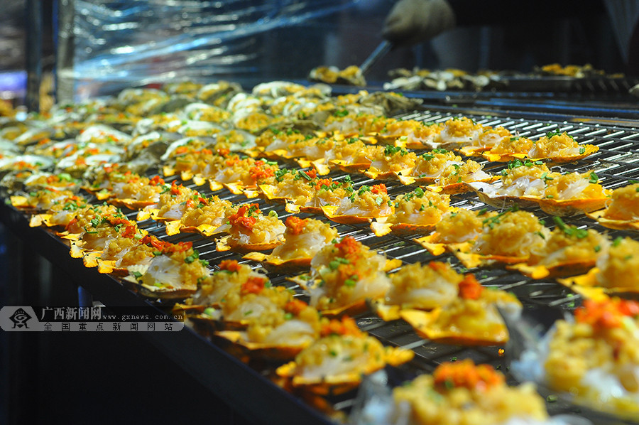 真香！实探南宁夜市美食街 品尝舌尖上的美味(图)