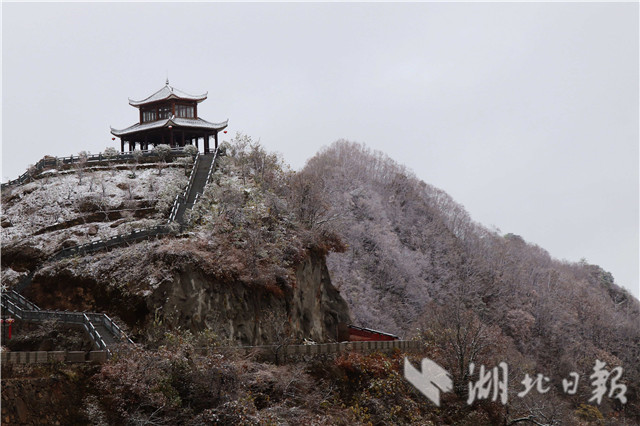 保康降下今秋首场降雪