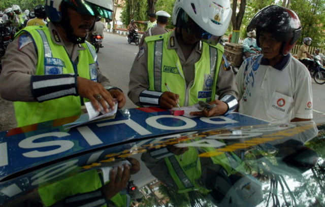 雅加达集中整治交通违规 两周内开出8万张罚单