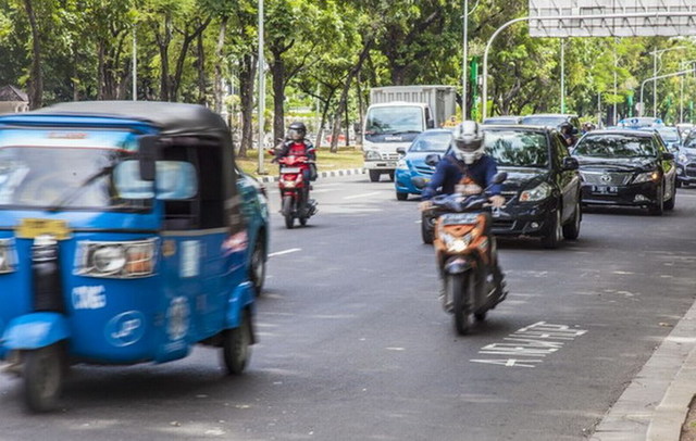雅加达集中整治交通违规 两周内开出8万张罚单