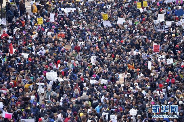 华盛顿爆发游行示威 抗议暴力执法和种族歧视