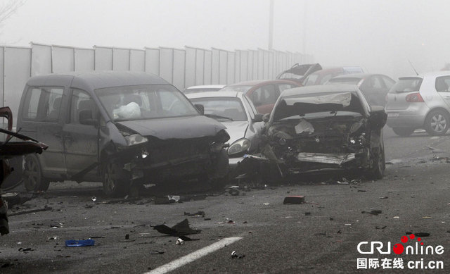 马其顿因大雾发生19车追尾事故 造成9人受伤