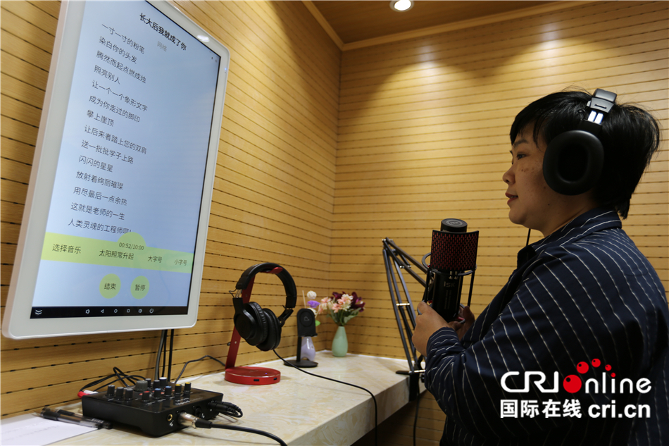 青岛市市南区老人丰富多彩的社区生活