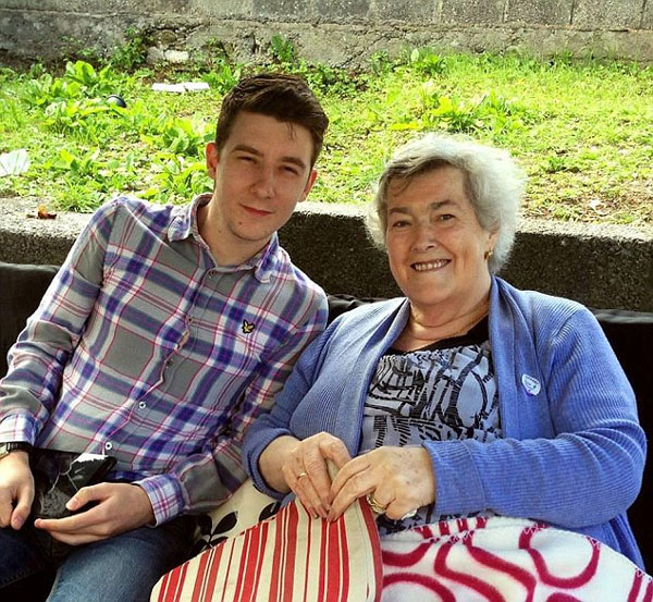 英国"活雷锋"日行一善 发微博激励网友