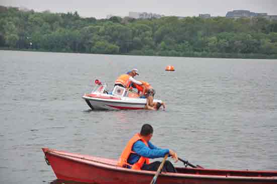 【A】【吉02】长春市南湖公园举行救助演练活动