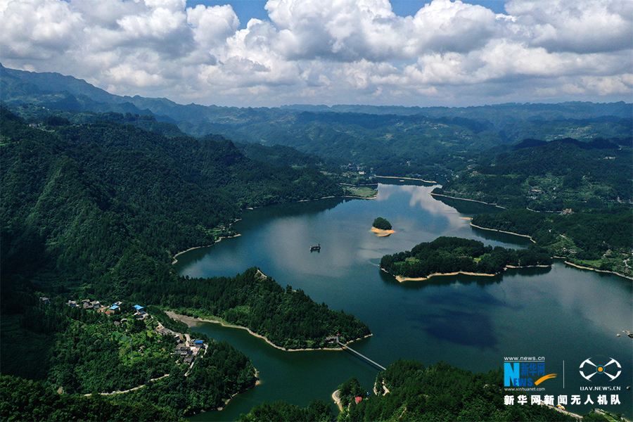 航拍重庆小南海 湖光山色醉初秋