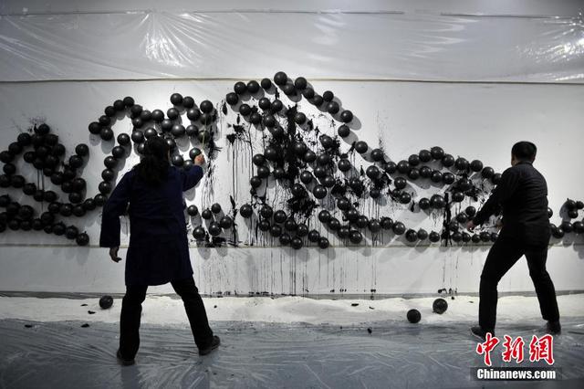 雲南納西族藝術家用鞭子“抽”出“富春山居圖”