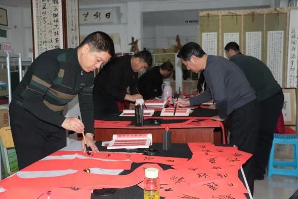 （已修改）【黑龙江】【供稿】绥化市明水县：为贫困户写春联 送去新春的祝福