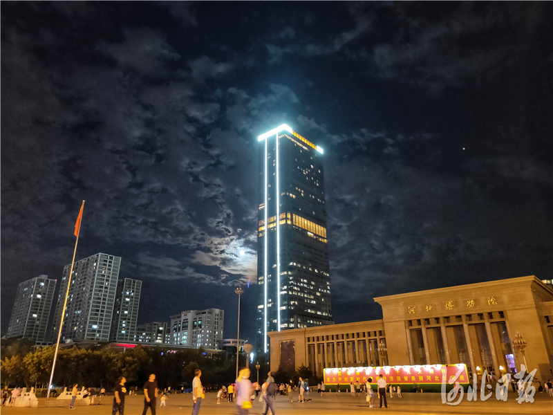 傍晚红霞飞 入夜月儿明——大美！咱的国际庄