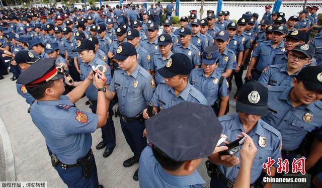菲律賓警察舉行“封槍儀式” 防止槍支走火