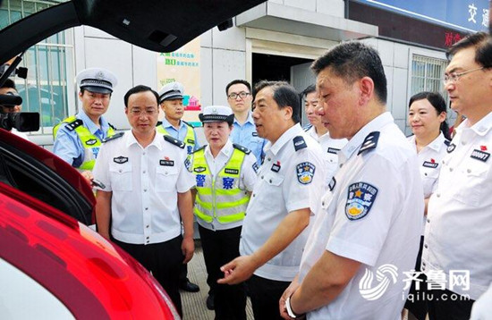 孙立成：弘扬“济南交警”精神 打造过硬队伍_fororder_d843f3888cfc581a37bd289bbc3bd1a3_iqilu_副本