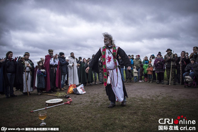 英国民众巨石阵迎接冬至日