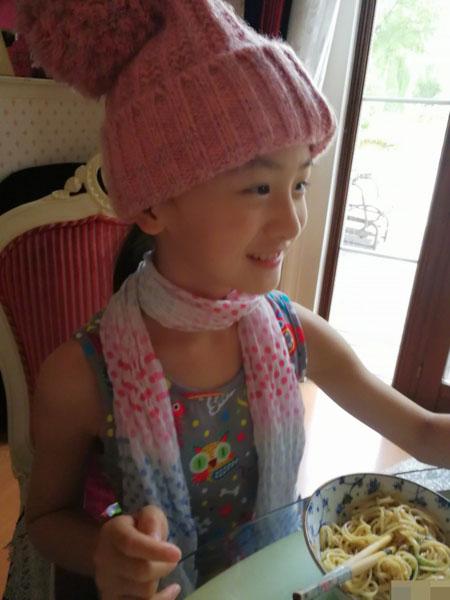 森碟40度天气戴帽子围巾 田亮：爸爸帮你找秋裤