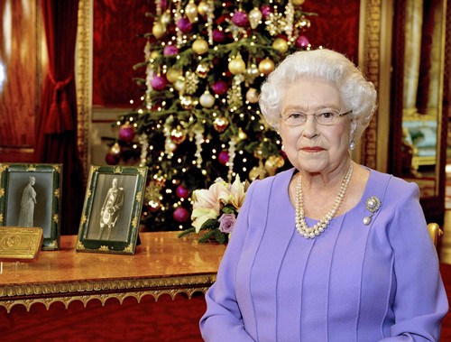 英女王发表亲自执笔圣诞节讲话 赞埃博拉斗士