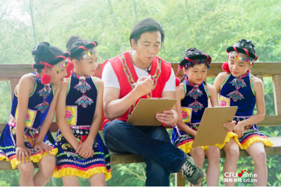 好運旅行團_fororder_溫兆倫學習畬族歌