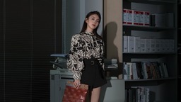 张佳宁早秋复古写真 彰显摩登韵致