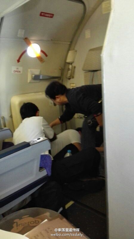 "中国大妈"飞机上勇救泰国空乘服务人员