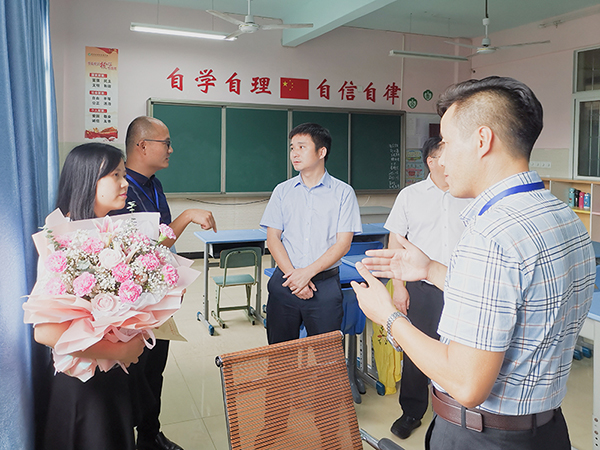 自贡市富顺县开展特殊教育学校慰问教师活动