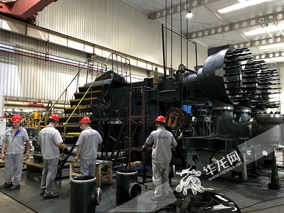 重庆：150吨的“铁坨坨”身上有20多项专利