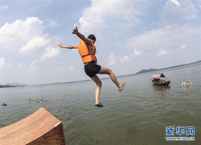 湖北武漢：親水消暑