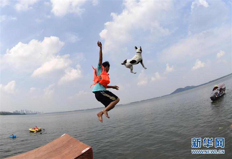 湖北武汉：亲水消暑