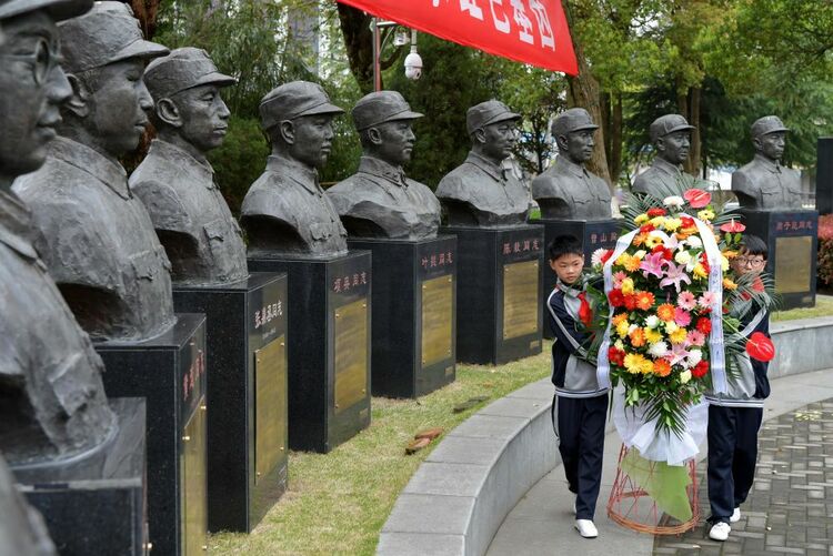 銘記歷史 砥礪奮進——寫在中國人民抗日戰爭暨世界反法西斯戰爭勝利75週年之際